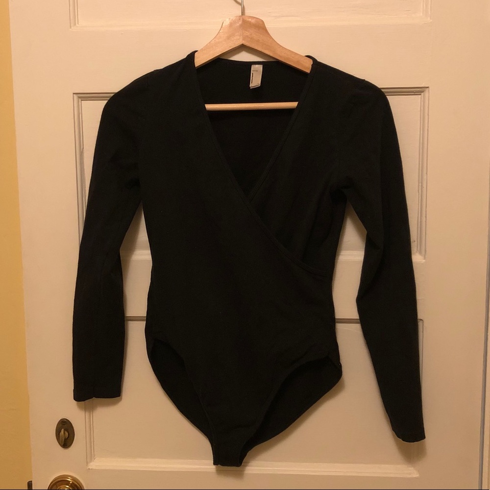 Bodysuit / leotard / long-sleeved black v-neck